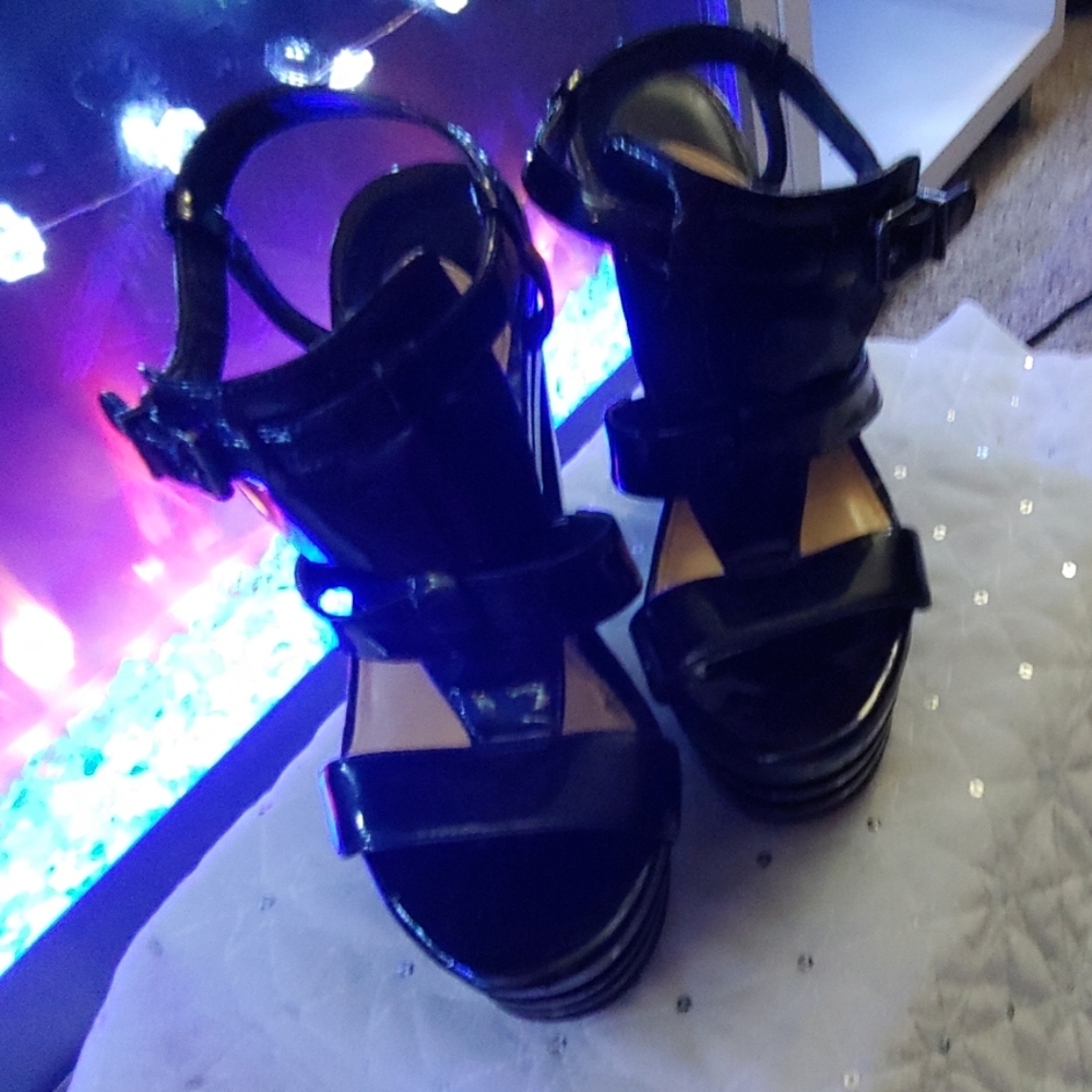 Patent leather Gianni bini high heel platform shoe